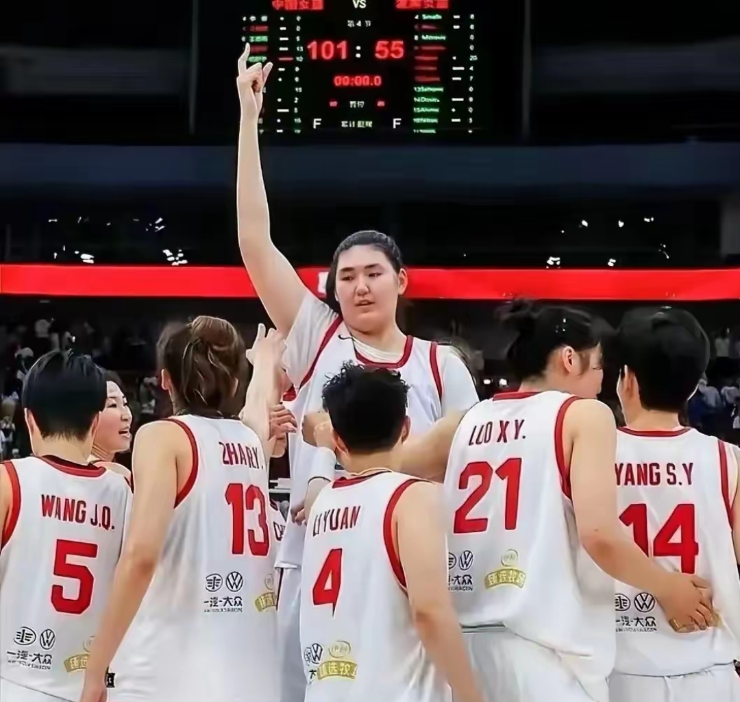 亚洲杯半决赛突然陷入悬念，球迷热情高涨的简单介绍