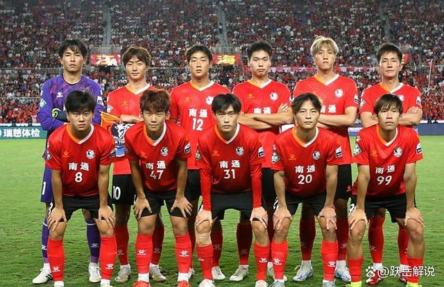 精彩足球赛事，现场观众肾上腺素飙升的简单介绍