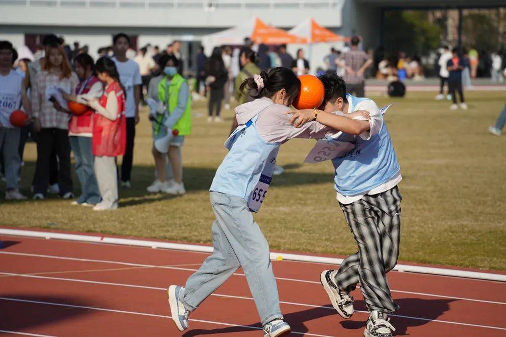 集体配合是球队取胜关键，团结一致无敌的简单介绍