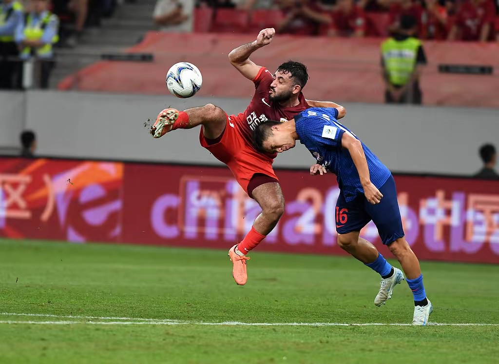 足球职业联赛激战拉开帷幕，球队表现抢眼的简单介绍