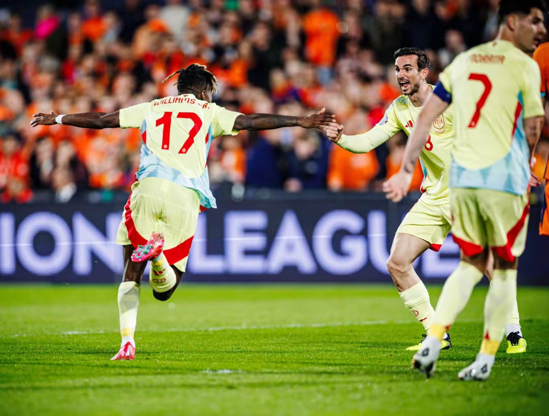 包含热闹繁华的欧洲足球联赛掀起狂风骤雨的词条