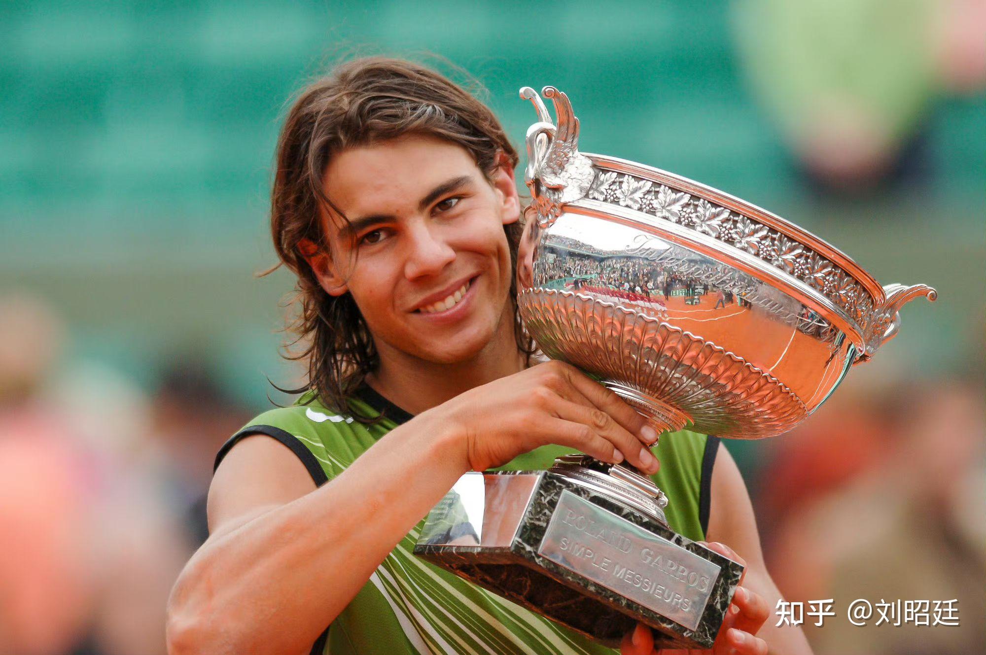 西班牙传奇球员成为新任主教练