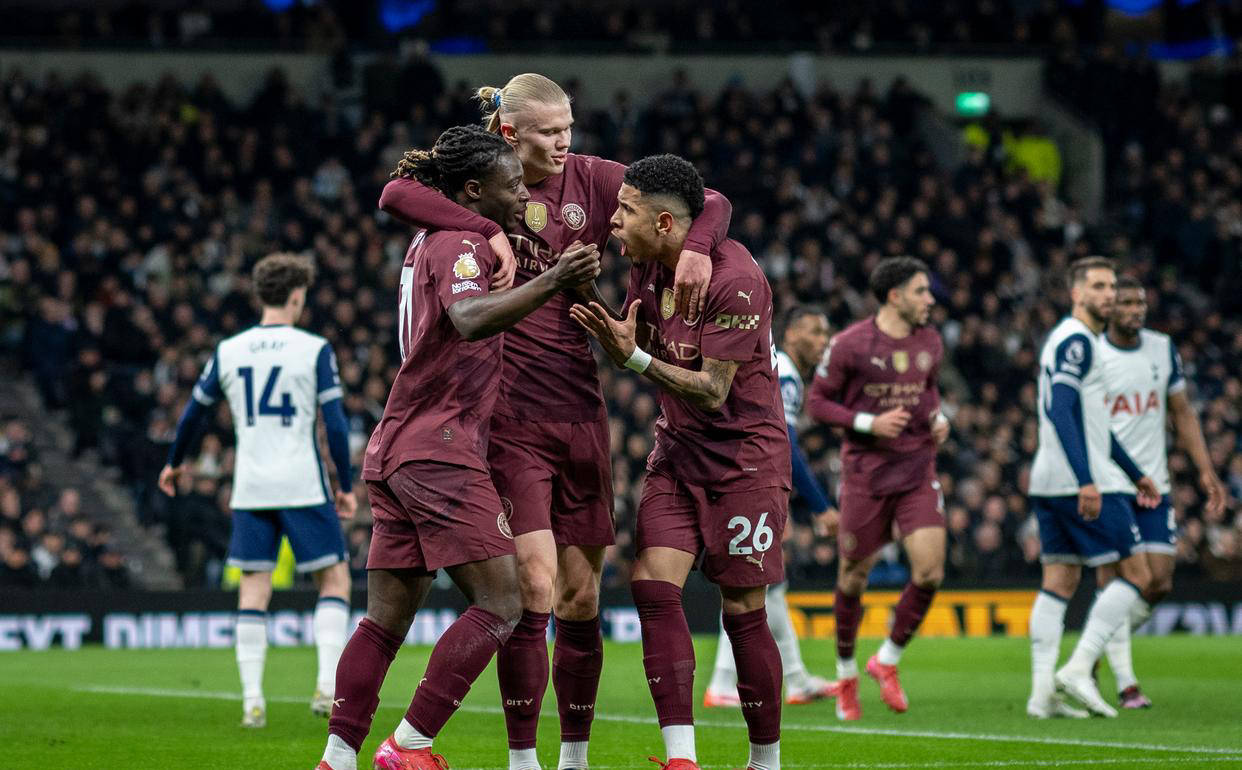 包含曼城逆转战胜，赢得关键比赛，实现连胜的词条