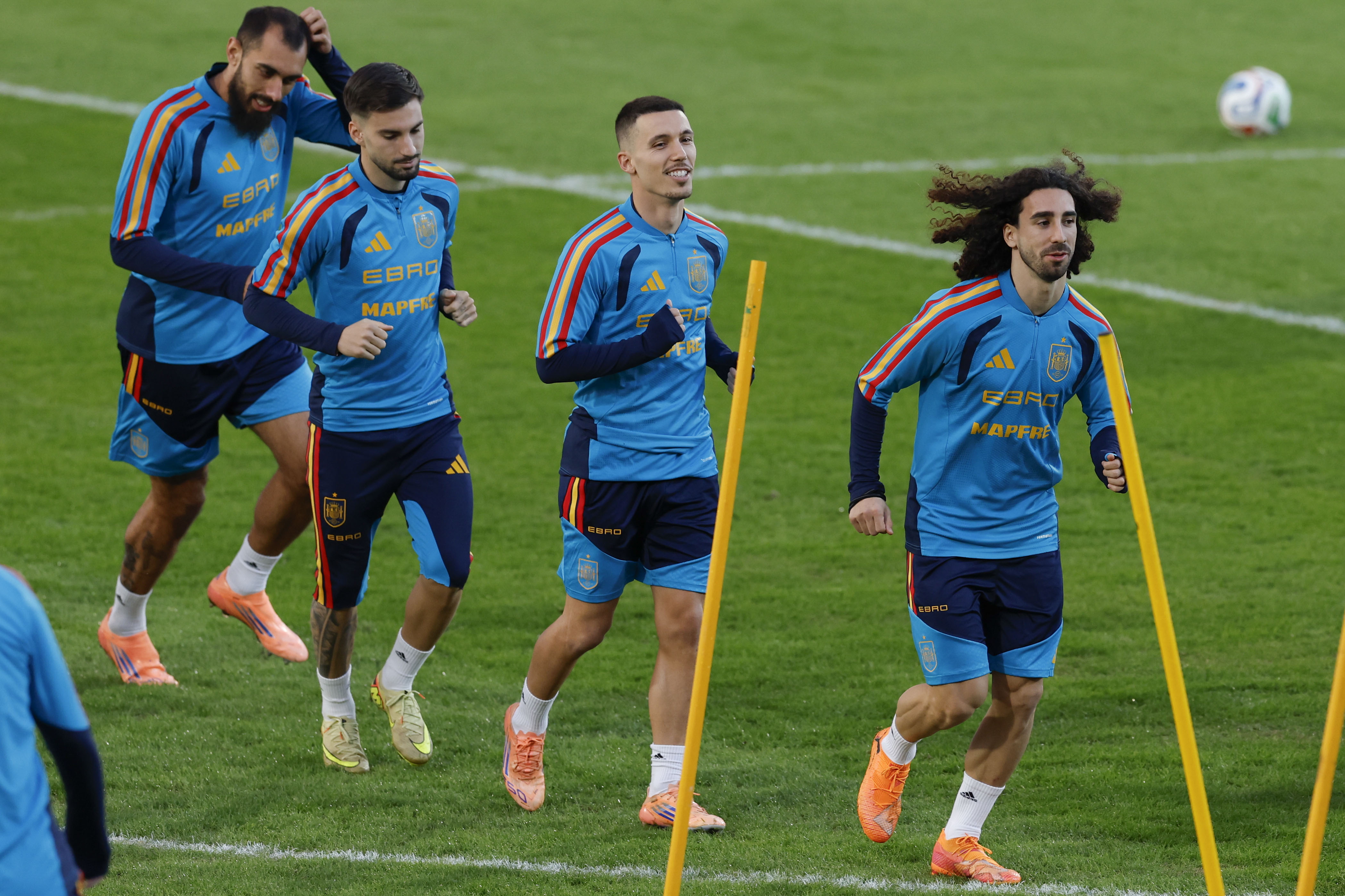 包含西班牙队欧洲预选赛火热开局，挺进决赛成为热门的词条