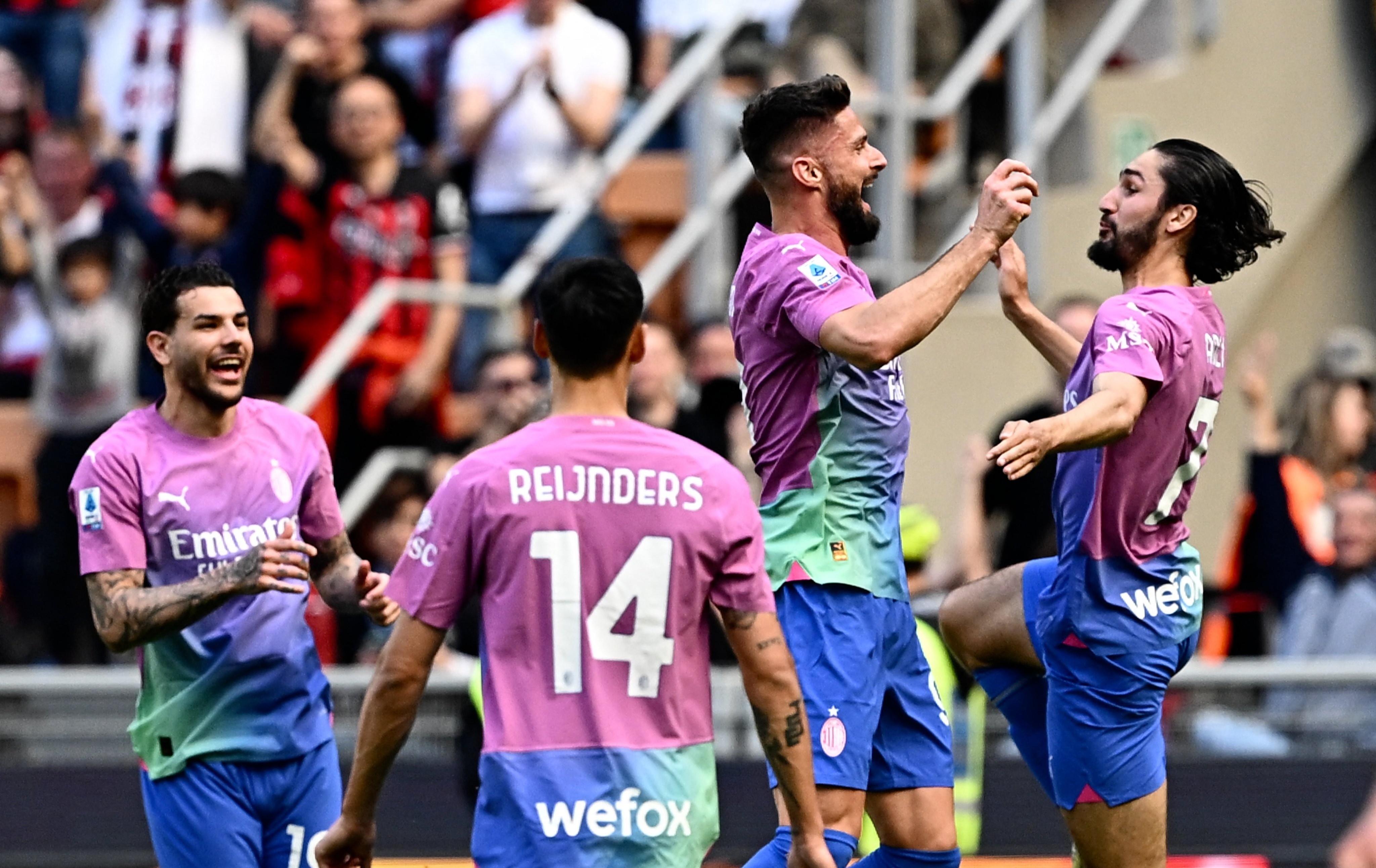 AC米兰新任主帅率队连胜,重返争冠行列 AC米兰新任主帅率队连胜,重返争冠行列