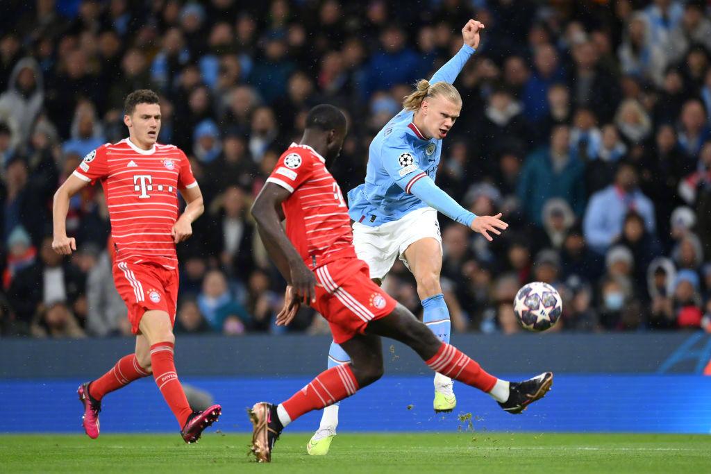 足球比赛再掀热潮，球场上瞬间火爆开战