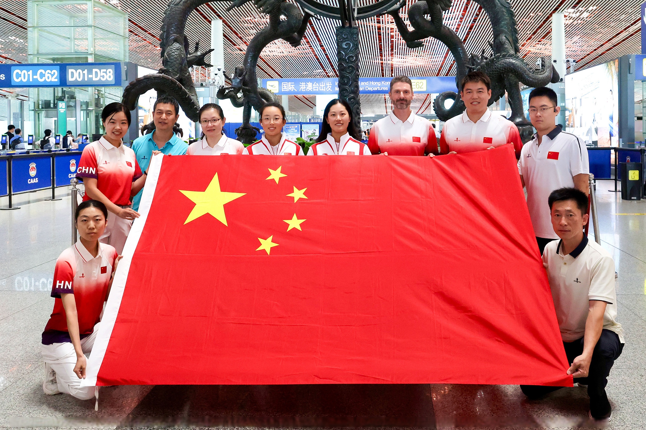 国家姑娘们在赛场上勇夺宝座 国家姑娘们在赛场上勇夺宝座