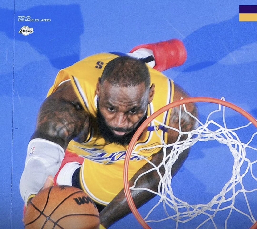 关于篮球赛事中的明星球员抢尽风头的信息